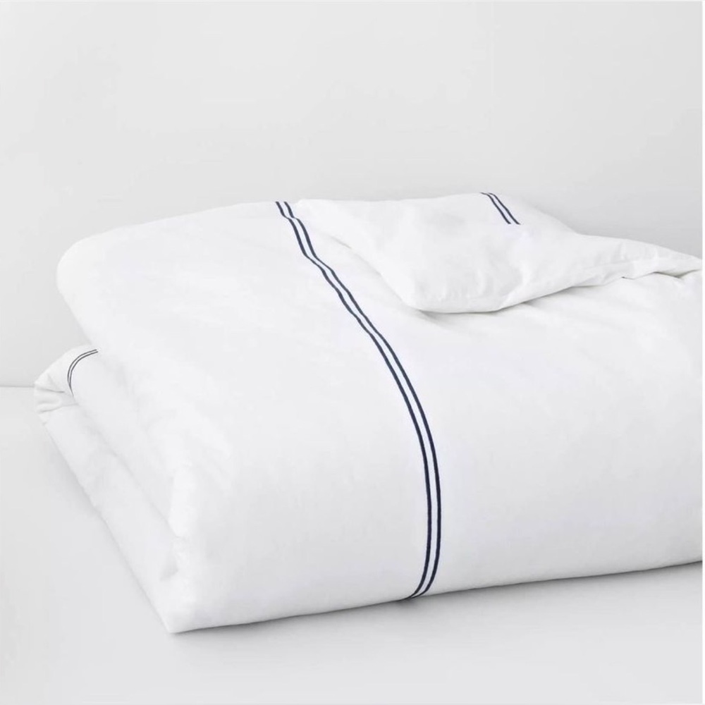 NWT Twin Duvet Cover White Classic Hotel Stripe